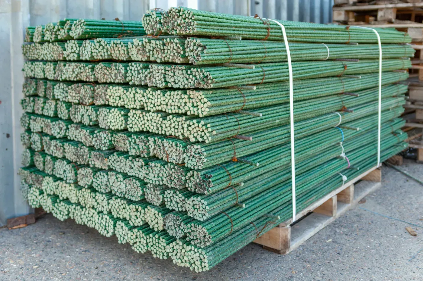 Колышки зеленые для подвязки растений 2 м